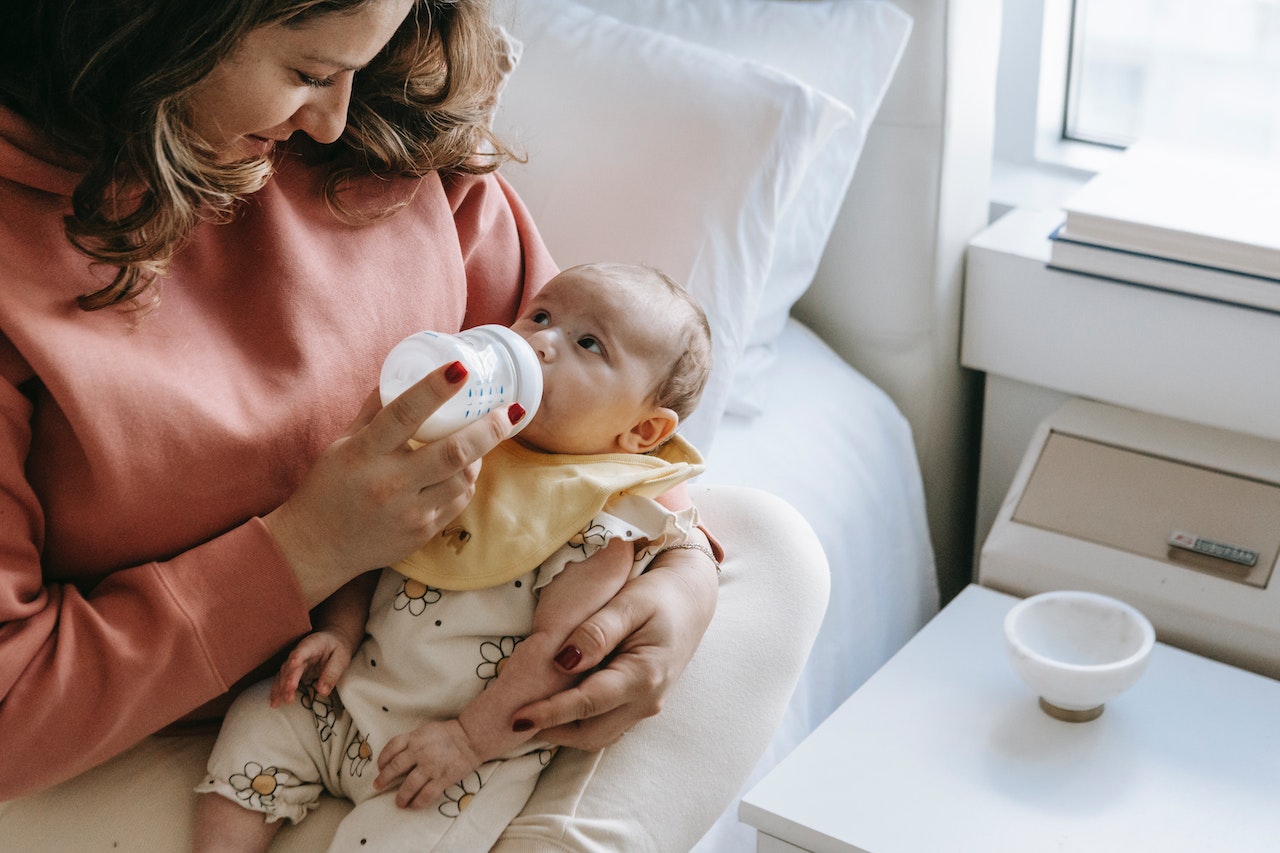 Jadłospis 7 miesięcznego dziecka  – co powinno jeść niemowlę