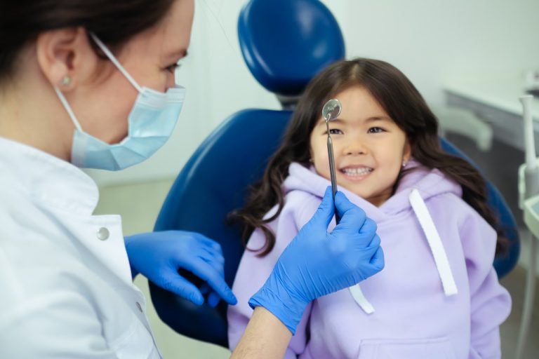 Jak Wybrać Odpowiedni Aparat Na Zęby I Kiedy Iść Z Dzieckiem Do Ortodonty Spokojdzieckapl 5457